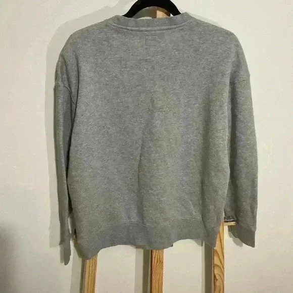 Levi’s Relaxed Crewneck gray sweater Size Small - Picture 5 of 5